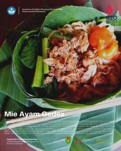 desa_budaya_bumiharjo's profile picture desa_budaya_bumiharjo Mie Ayam Gedex Mie Ayam Gedex merupakan salah satu mie ayam yang ada di Desa Bumiharjo dan digemari oleh masyarakat terutama masyarakat di Dusun Sodongan. Mie Ayam Gedex ini milik seorang Ibu yaitu Ibu Nunung. Usaha mie ayam ini merupakan usaha keluarga yang dimulai dari hobi Ibu Nunung yaitu memasak. Warung Mie Ayam Gedex berada di Dusun Sodongan dan sudah berdiri sejak tahun 2018. Untuk membuat mie ayam ini, Ibu Nunung menggunakan mie yang terbuat dari adonan gandum dan dibeli di Pasar Borobudur. Selain itu juga terdapat toping ayam yang dipotong cincang di atasnya, dan menggunakan sayuran yaitu caisim. Selain toping ayam cincang, juga terdapat pilihan toping lainnya yaitu ceker dan kepala ayam. Mie ayam ini memiliki cita rasa yang unik dan berbeda dari mie ayam lainnya. Selain itu, harga yang terjangkau dan dengan porsi yang lumayan banyak membuat para pelanggan merasa puas. Walaupun harganya terjangkau, kualitas dan higienitasnya tetap terjaga. Sistem penjualannya yaitu pelanggan dapat langsung menikmati mie ayam di tempat atau dapat memesan melalui media sosial Whatsapp. Kegiatan promosi dilakukan melalui media sosial, yaitu Whatsapp dan Instagram. Selain itu, Mie Ayam Gedex juga sudah terdaftar di situs belanja makanan online yaitu GrabFood, sehingga pelanggan dapat memesannya dengan mudah. Untuk kedepannya, Ibu Nunung berharap agar usaha Mie Ayam Gedex ini semakin berkembang dan lebih dikenal diluar Desa Bumiharjo.
