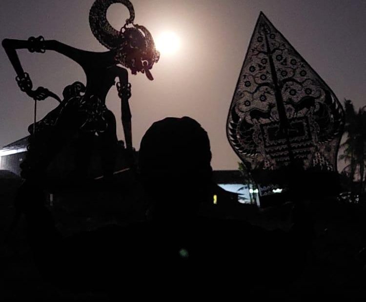 Dalang Wayang Kulit
