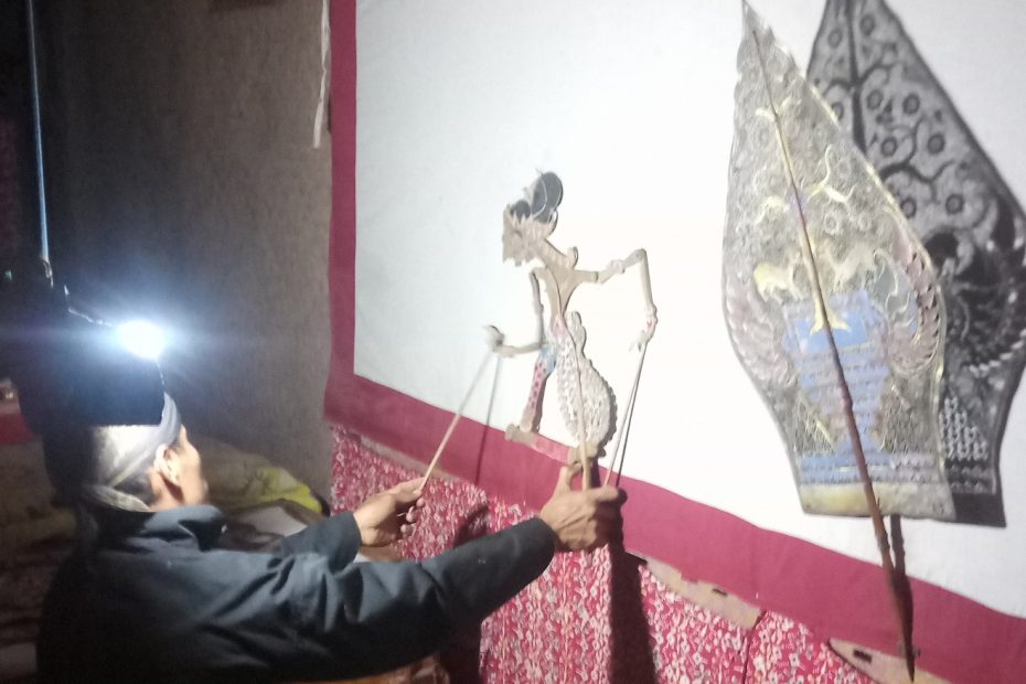 Maestro seni - Dalang Wayang Kulit Ki Hari Darmo Wijoyo- Desa Borobudur 2