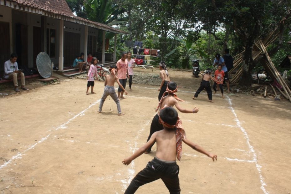 Permainan tradisional Desa Bigaran -gobag sodor 2
