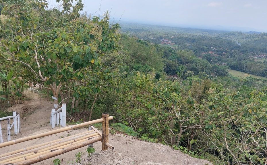 Potensi alam - Gunung Kukusan - desa kebonsari 03