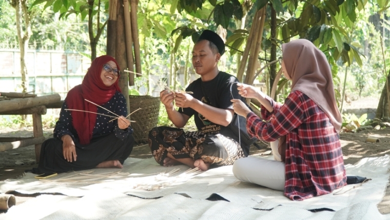 Workshop wayang Siladan - oleh Hasyim -Kebonsari - Festival Pitutur bambu borobudur 2022 Hari -2